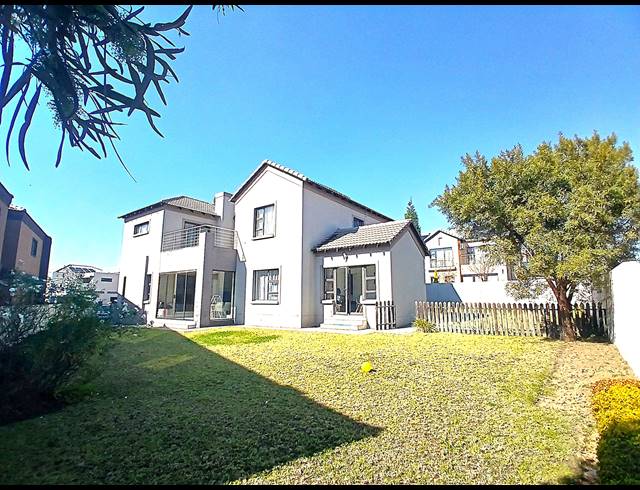 3 BEDROOM FREESTANDING FOR SALE IN BLUE VALLEY GOLF ESTATE